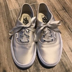 Satin vans